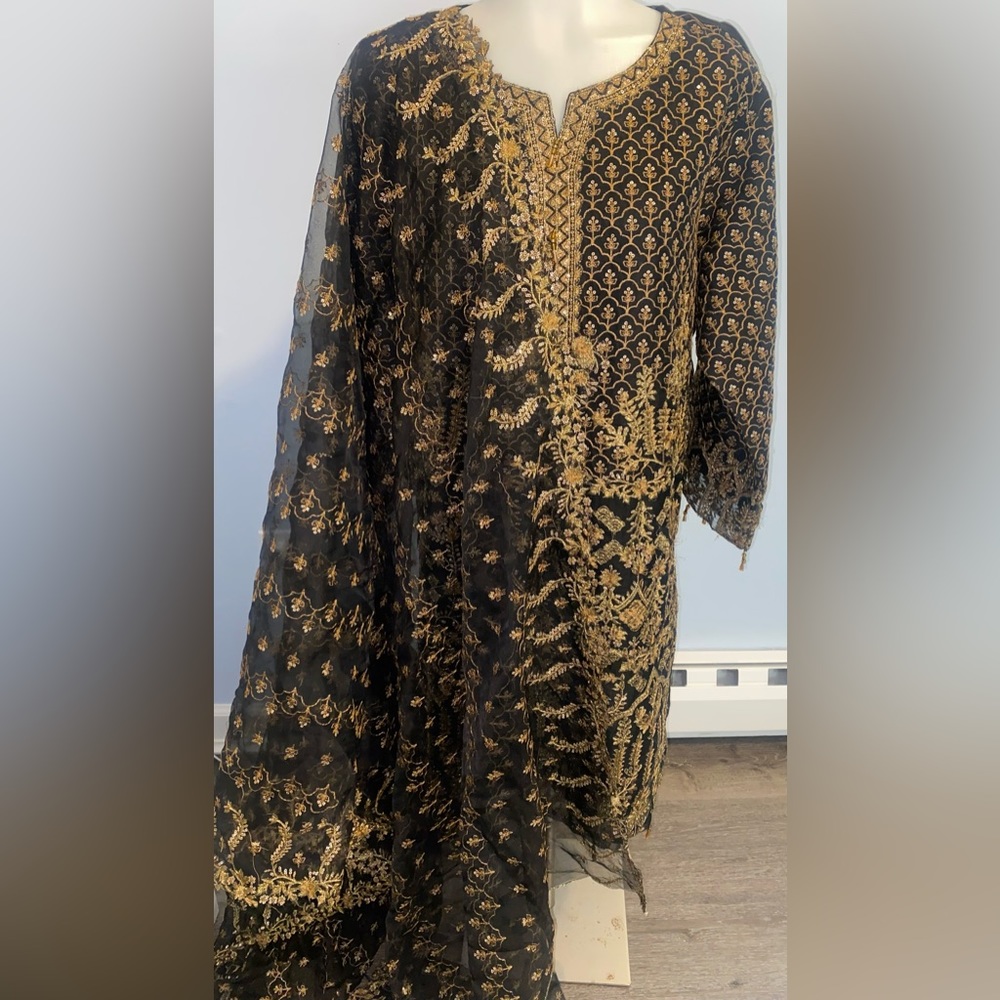 Bin Saeed Embroidered Kurta and Dupatta